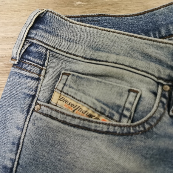 NWT, Diesel "Straitzee" faded jeans, 25x32 - Picture 5 of 5